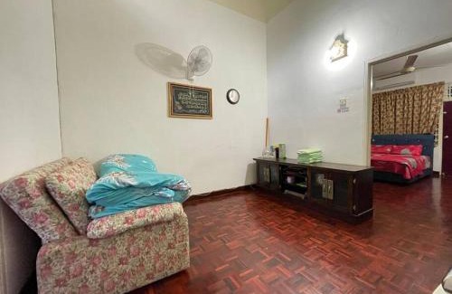 Bayan Lepas House | 4BR 2Storey Terrace Homestay at Bukit Jambul by SK Vacation Homes