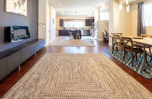 Central West End House | 4BR/3.5BA CWE Location|Rooftop Deck /ABODEbucks