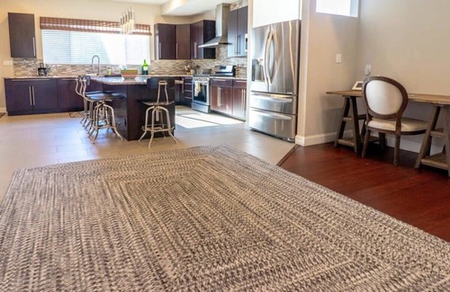 Central West End House | 4BR/3.5BA CWE Location|Rooftop Deck /ABODEbucks