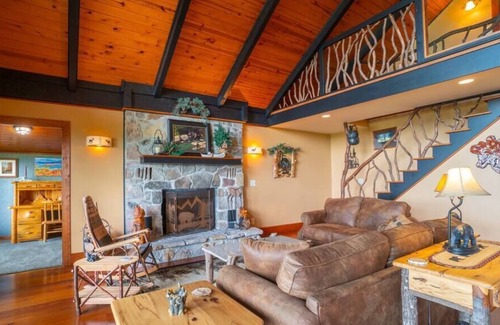 Young Harris Cabin | 4BR, 3.5BA, firepit, game room