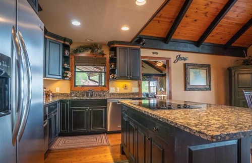 Young Harris Cabin | 4BR, 3.5BA, firepit, game room
