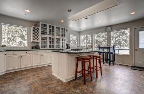 Coeur d'Alene Apartment | 4BR 3 and half Bath with Spa Whirlpool and Playground for 14 guests