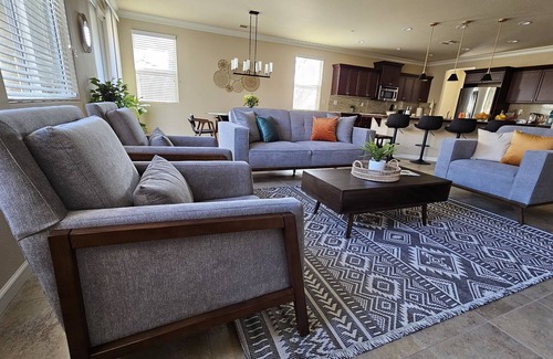 Raisin House | 4br/3ba Peaceful Hummingbird Hideaway in Clovis, CA