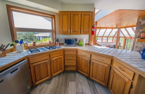 Warrenton House | 4BR/3Bath Ocean Front, Game room, HOT TUB, Perfect for families