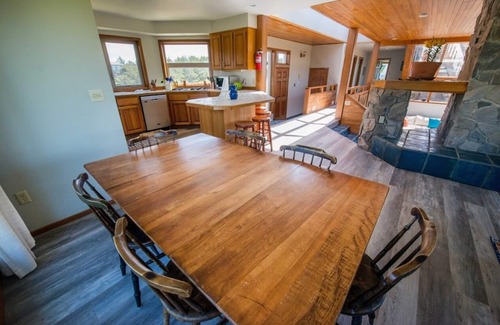 Warrenton House | 4BR/3Bath Ocean Front, Game room, HOT TUB, Perfect for families