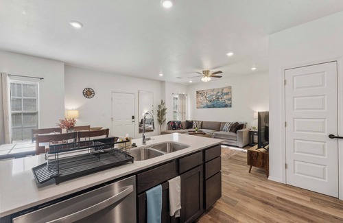 Fayetteville House | 4BR 4.5BA Home w Private Ensuites, EV Charger, 7 Mins to U of A Fayetteville!