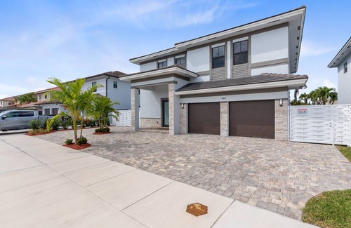 Ludlam Villa | 4BR/4BTH Miami Oasis: Stylish Retreat w/BBQ & Trampoline - Near Beach & Airport