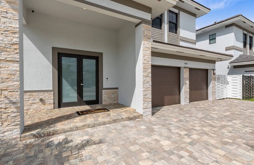 Ludlam Villa | 4BR/4BTH Miami Oasis: Stylish Retreat w/BBQ & Trampoline - Near Beach & Airport