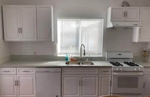 North Central House | 4BR 7Beds, 15pax, Large Parking lot, Private Gated.