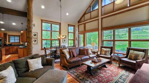 Stonehaven House | 4BR Apres Ski & Golf Retreat with Hot Tub!