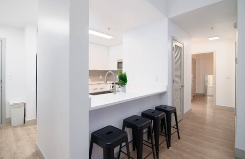 Charlotte Center City Apartment | 4BR Apt in Uptown - Sleeps 10!