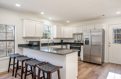Jones Mills House | 4BR Beautiful and Spacious Lakehouse