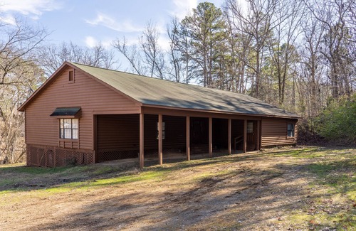 Jones Mills House | 4BR Beautiful and Spacious Lakehouse