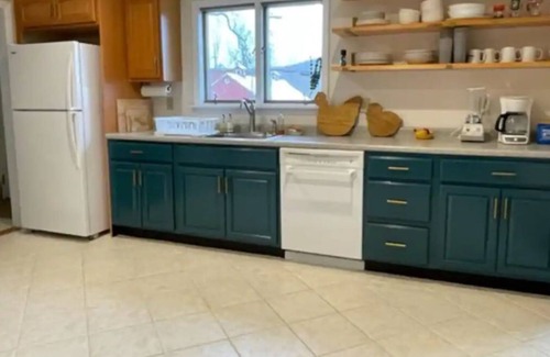 East Chatham Ski Chalet | 4BR Berkshire Beauty w/ Patio, BBQ, and a Million Dollar View