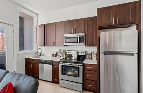 Fairmount Apartment | 4BR - BSL Subway - Steps to Met - Family Friendly