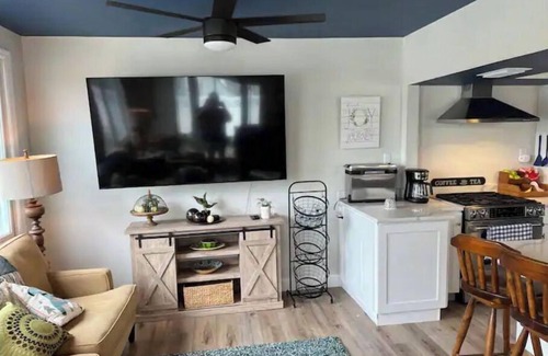 Beach Haven West Cottage | 4br. cozy cottage with Kayaks on the lagoon.