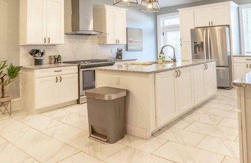 Central West End House | 4BR CWE Luxury | Walk to Forest Park/ABODEbucks