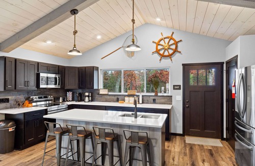 Rome House | 4BR, Dog Friendly, Pool Table, Fireplace