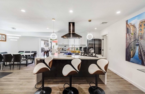 Thousand Oaks House | 4BR Escape - Mtn Views, Private BBQ