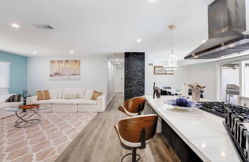 Thousand Oaks House | 4BR Escape - Mtn Views, Private BBQ
