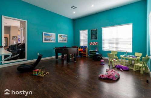 West Kissimmee House | 4BR Family Townhouse Steps to Disney