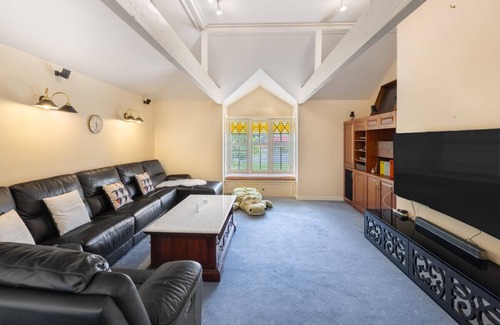 Eight Mile Plains House | 4BR German-style Villa w/ Pool@Eight Mile Plains