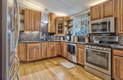 East Colorado Springs House | 4BR Get Awaydog Friendlywith Gym!