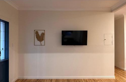Keiraville House | 4BR Home 10 mins walk to UOW, free parking, Wi-Fi, AC