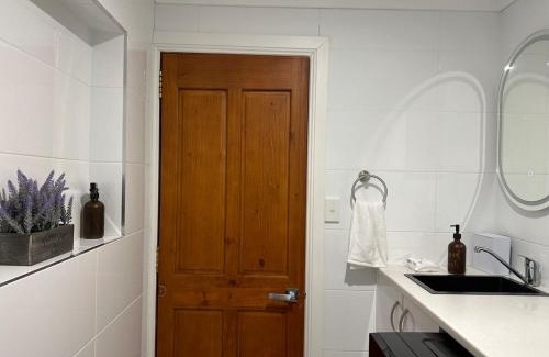 Keiraville House | 4BR Home 10 mins walk to UOW, free parking, Wi-Fi, AC