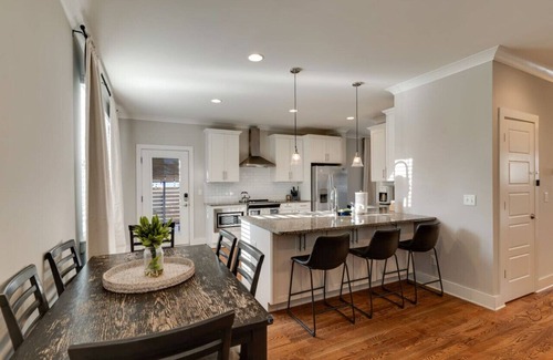 The Nations House | 4BR Home in THE NATIONS Walk to Bars & Bites!