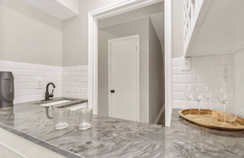 Greater Fondren Southwest House | 4BR Home+Private Backyard| Family Game Night | Pool Table