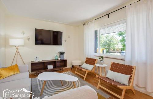 Westminster House | 4br Home W Yard, Fire Pit & Arcade