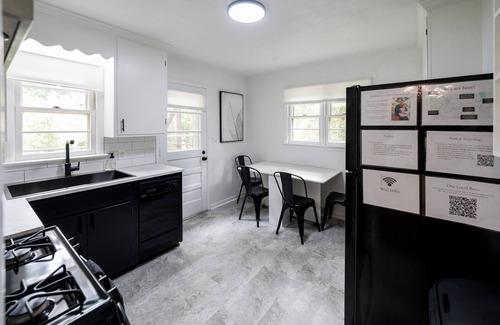 Charlottesville House | 4BR Home with Backyard, Laundry, Parking: Long Stays Near Hospital & Downtown