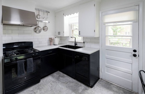 Charlottesville House | 4BR Home with Backyard, Laundry, Parking: Long Stays Near Hospital & Downtown