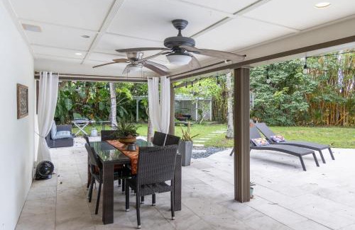Palm Aire Village West House | 4BR House with Pool BBQ & Lake Views
