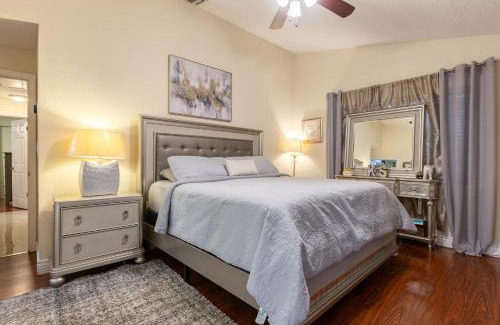 Palm Aire Village West House | 4BR House with Pool BBQ & Lake Views