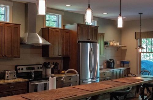Roaming Shores House | 4BR Lakefront Retreat w Hot Tub