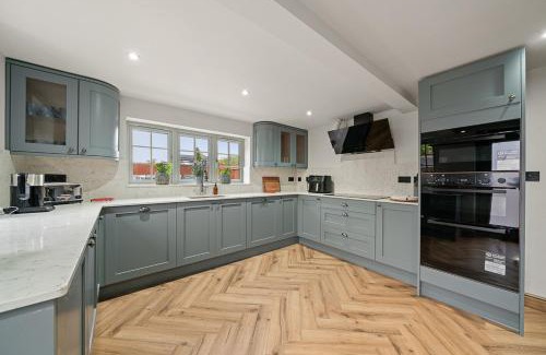 Hoar Cross House | 4BR luxury Cottage, Hot Tubs, Hoar Cross, Staffordshire