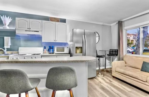 Central Mission Beach Apartment | 4BR Ocean Breeze Duplex+Large Patio sleeps 16