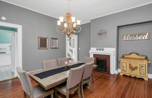 University Hill House | 4BR on Henderson - Walk to USC
