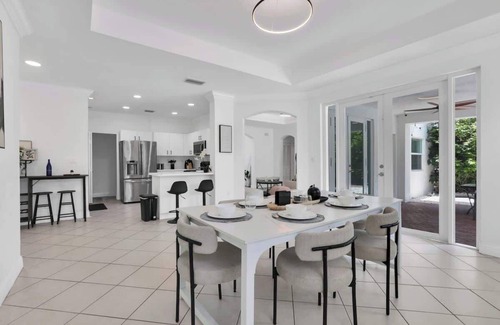 The Hammocks House | 4BR Pool Home, Sleeps 11, Games, Airport 10min