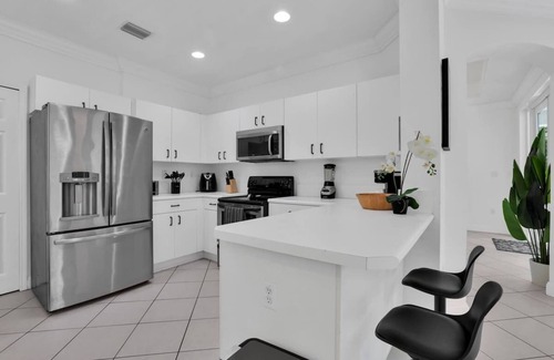 The Hammocks House | 4BR Pool Home, Sleeps 11, Games, Airport 10min