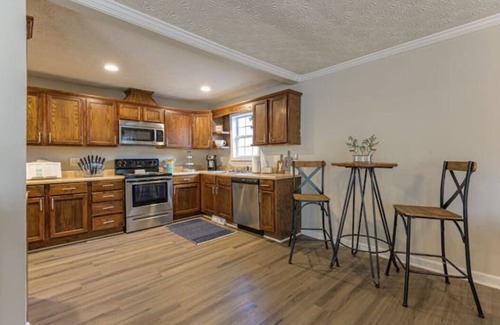 Cartersville House | 4BR Ranch Style Home A Mile From Historic Downtown