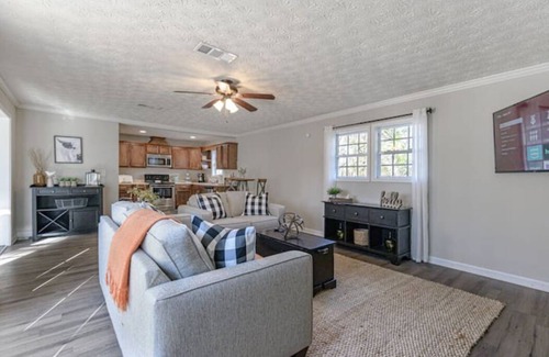 Cartersville House | 4BR Ranch Style Home A Mile From Historic Downtown