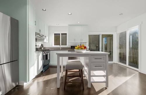 Tamalpais-Homestead Valley House | 4BR Retreat near Muir Woods w/ Hot Tub & Views