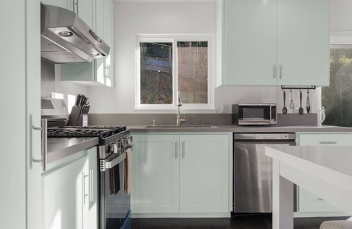 Tamalpais-Homestead Valley House | 4BR Retreat near Muir Woods w/ Hot Tub & Views