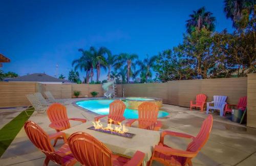 Townsite House | 4BR Retreat - Pool Bar Play Area - Walk to Beach