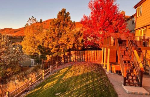 Northwest Colorado Springs House | 4BR-Sleeps 10-Hot Tub-Air Hockey-Gorgeous Views