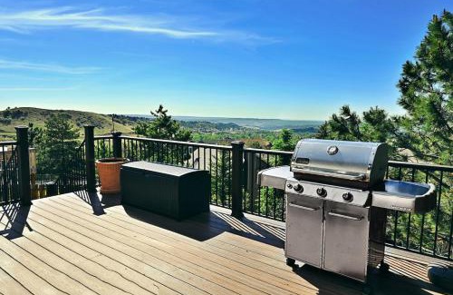 Northwest Colorado Springs House | 4BR-Sleeps 10-Hot Tub-Air Hockey-Gorgeous Views