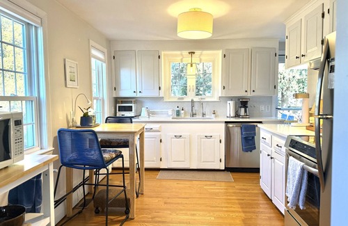 Newbury House | 4BR sleeps 8 near Plum Island & Historic Newburyport
